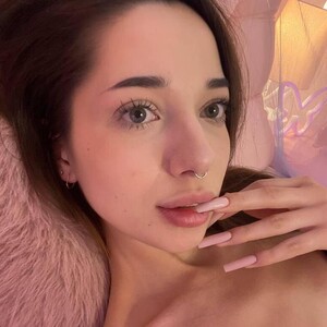NicolYves featured webcam